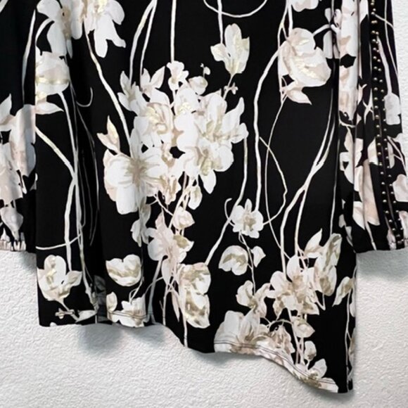 JM Collection Woman tunic, with Gold foil print accents and Studded Split-Sleeve - Picture 7 of 13